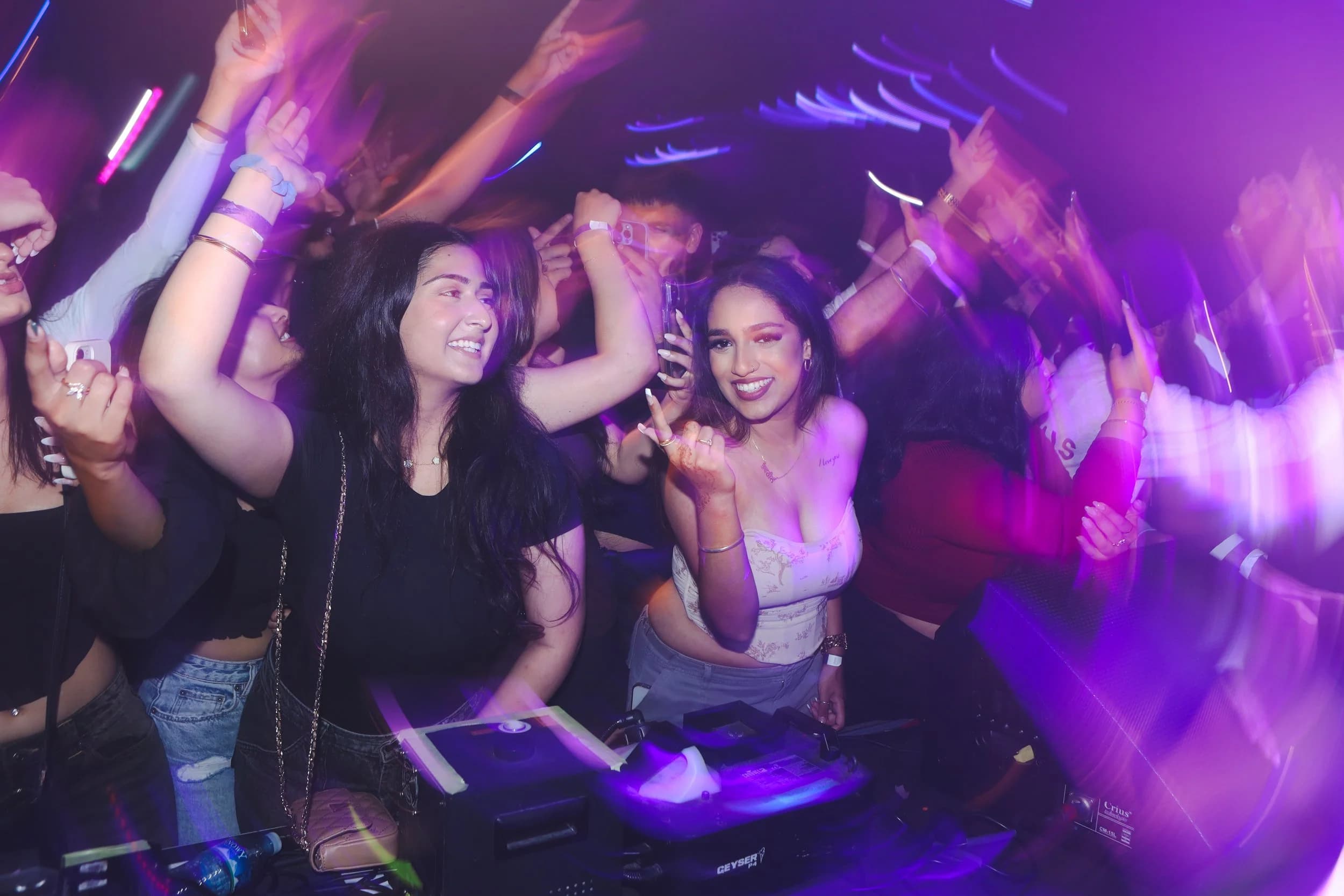 Live event crowd under stage lights, by Visualsbysam
